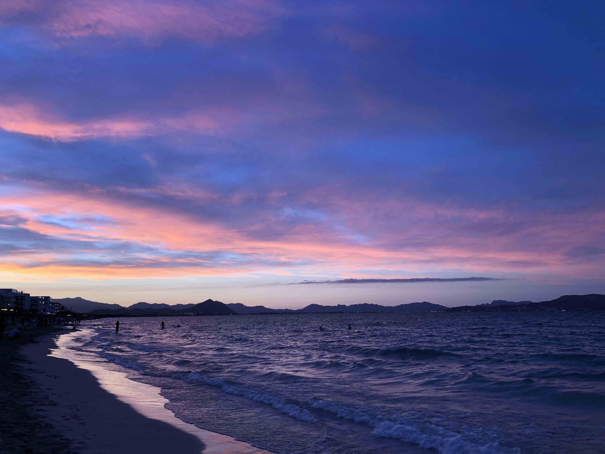 En Can Picafort sus atardeceres te dejan sin palabras Playa de Can Picafort y su precioso atardecer