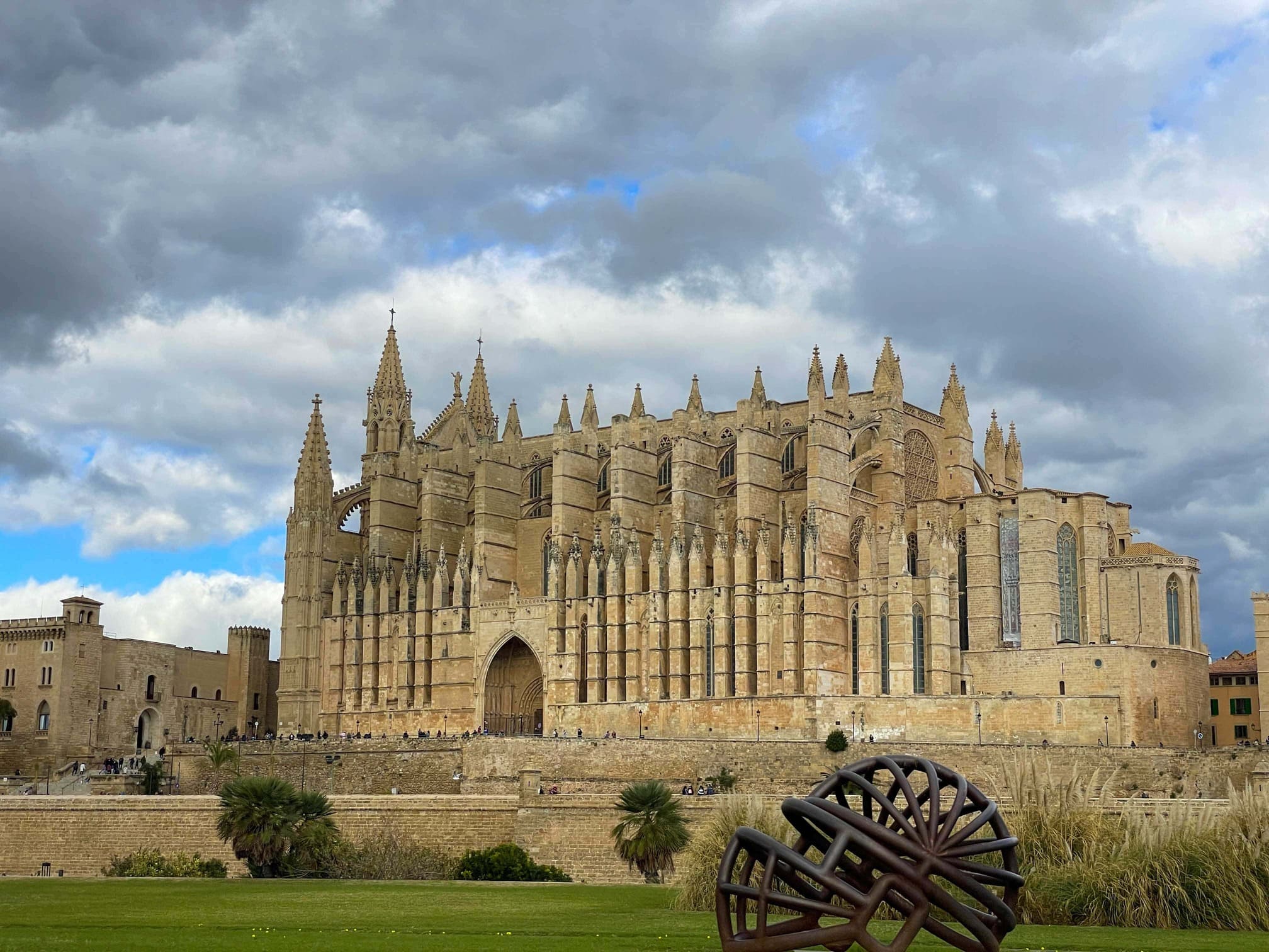 Catedral de Palma de Mallorca Catedral de Palma de Mallorca vista desde el paseo